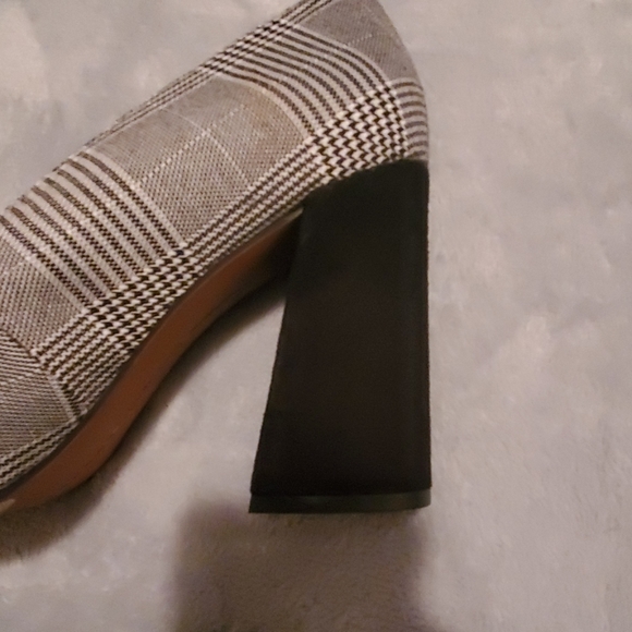 Shoes - Picture 6 of 8